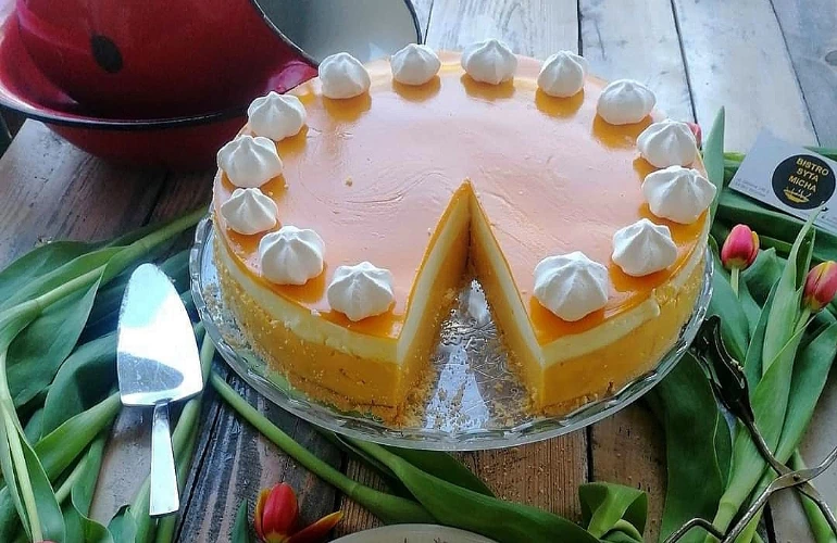pomarańczowo żółte ciasto